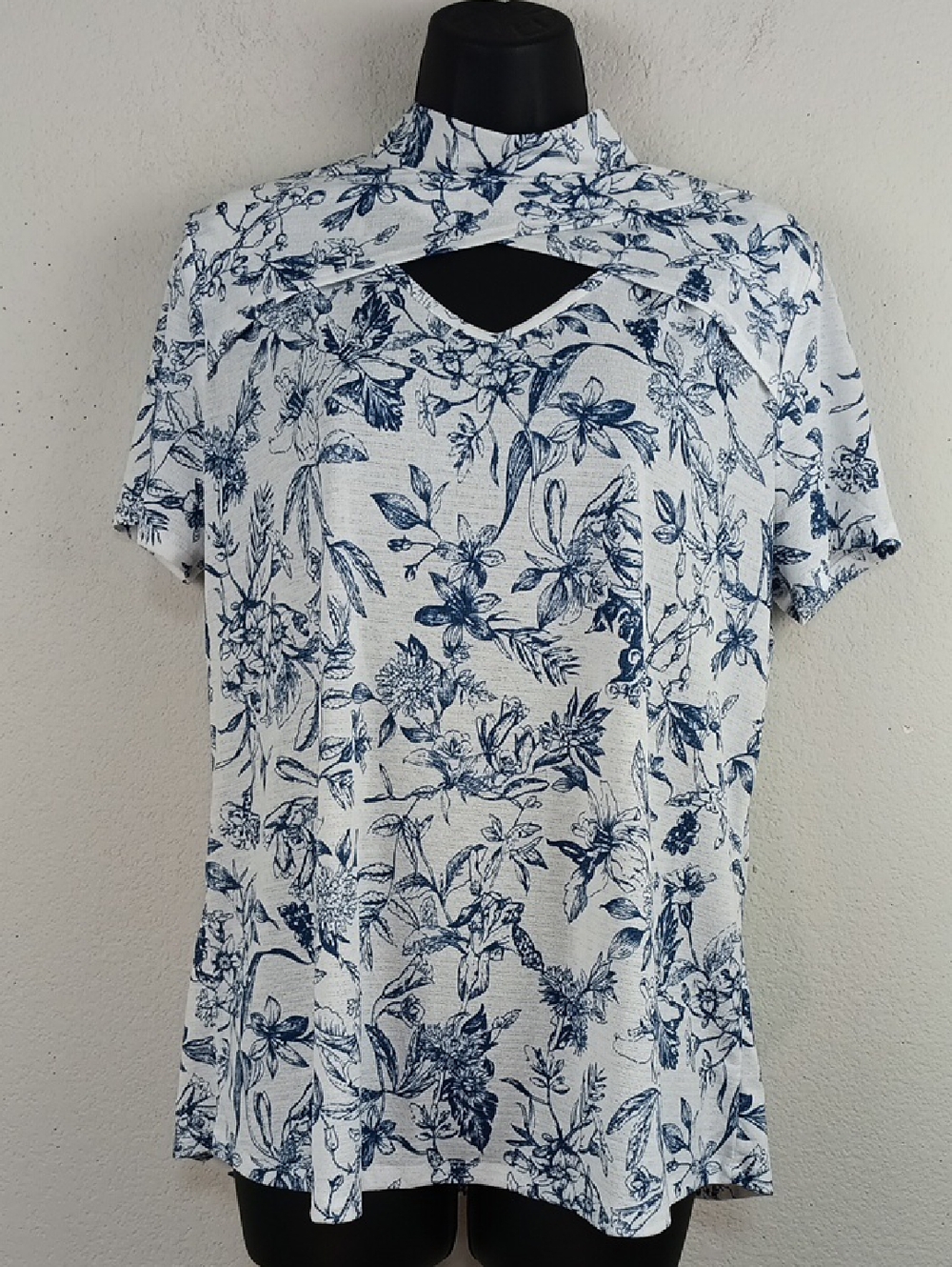 Naif Women's Blue Floral Cutout Neck Short Sleeve Chinese InFluence Top sz XL